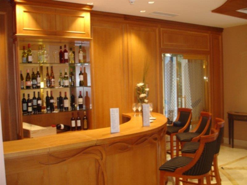 里瑞卡豪图萨酒店 马德里 餐厅 照片